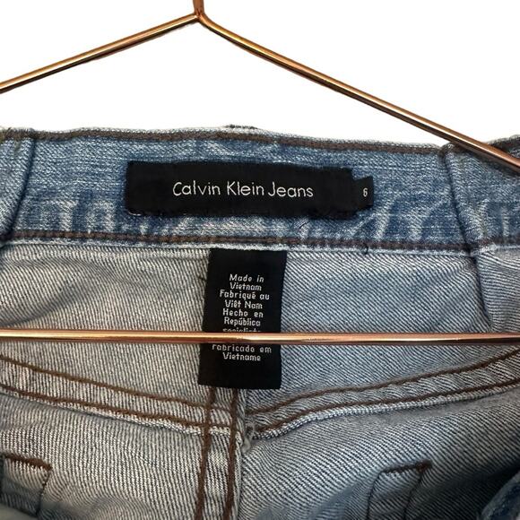 Calvin Klein Jeans crop light was size 6 - Picture 2 of 8